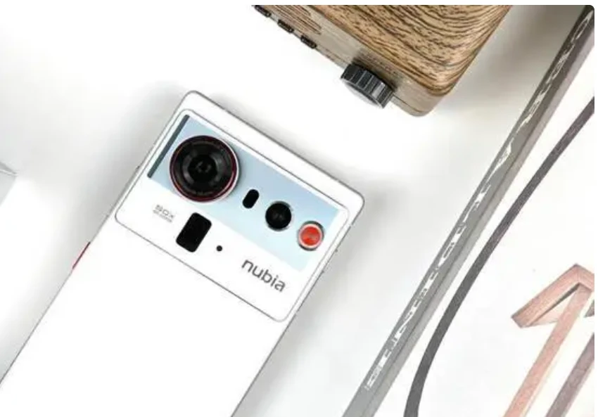 努比亚 Z80 Ultra:街拍游戏机 的双重定位-第1张图片-IT技术视界